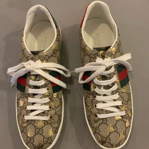 Authentic Gucci bee sneakers size 9 Women